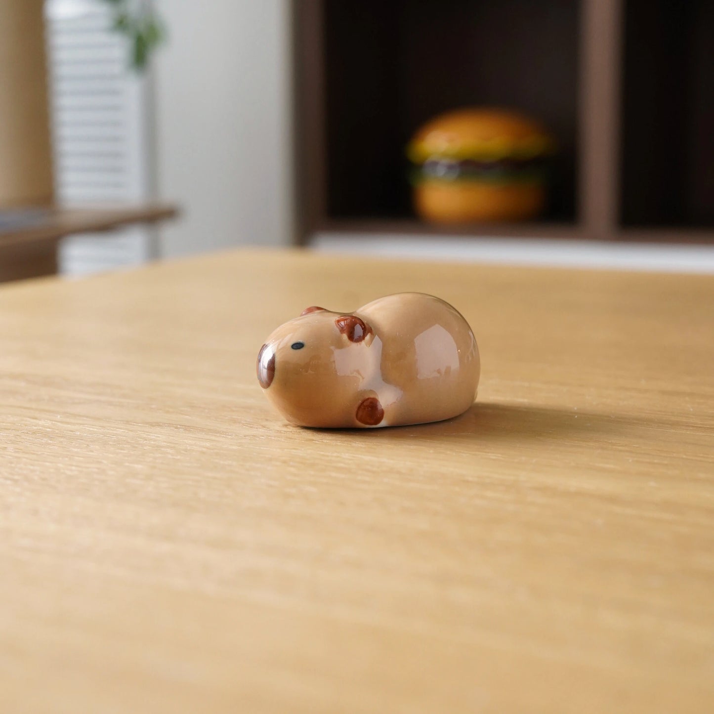 🦫 Capybara-Shaped Ceramic Utensil & Chopstick Rest
Bring a calm, cozy capybara vibe to your dining table or desk! 