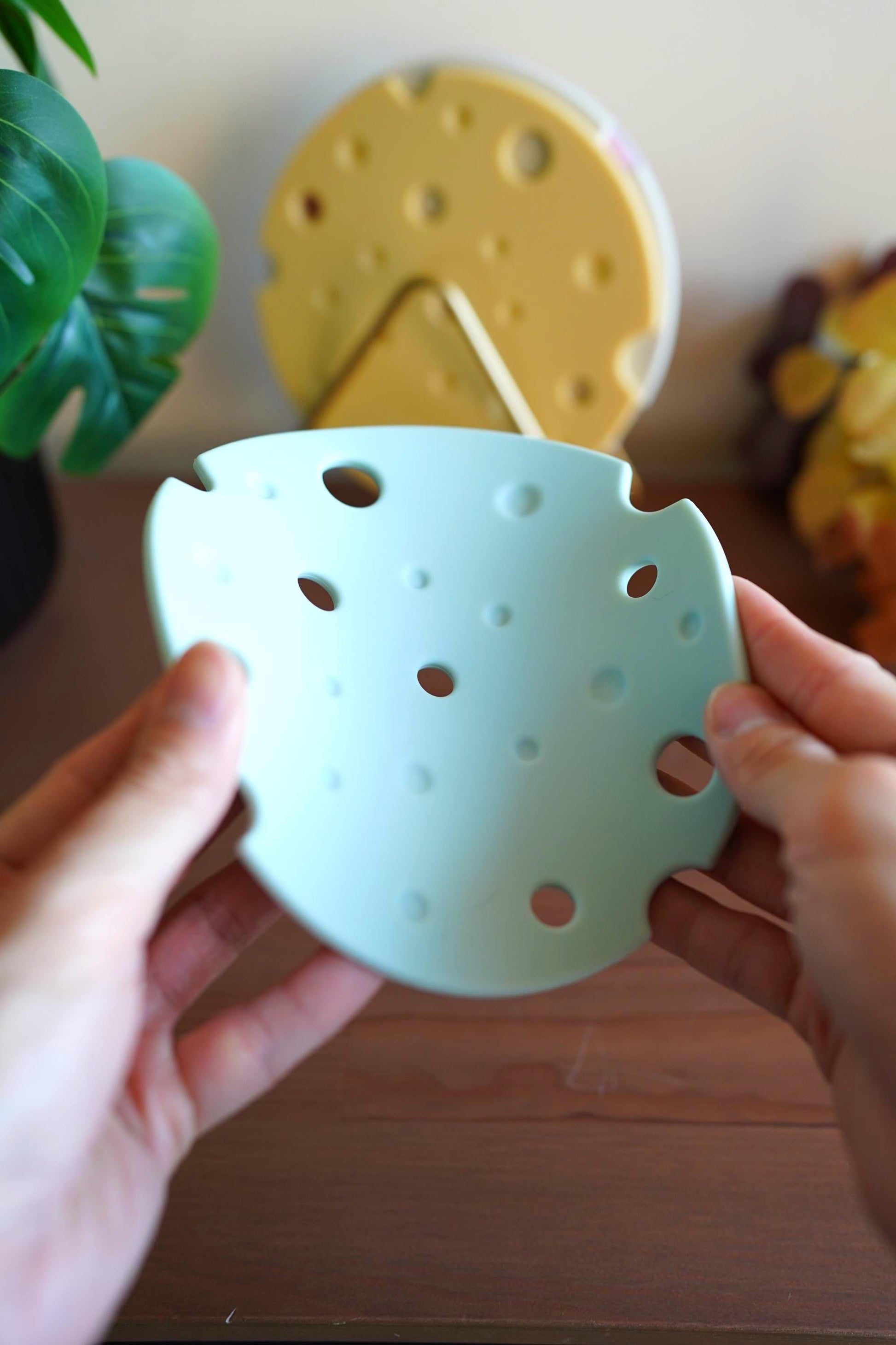 Cheese Silicone Trivet Green — detail view | ORAORA HOME
