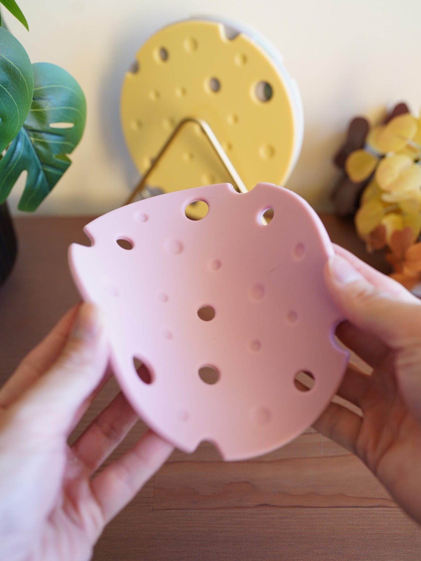 Cheese Silicone Trivet Pink — detail view | ORAORA HOME