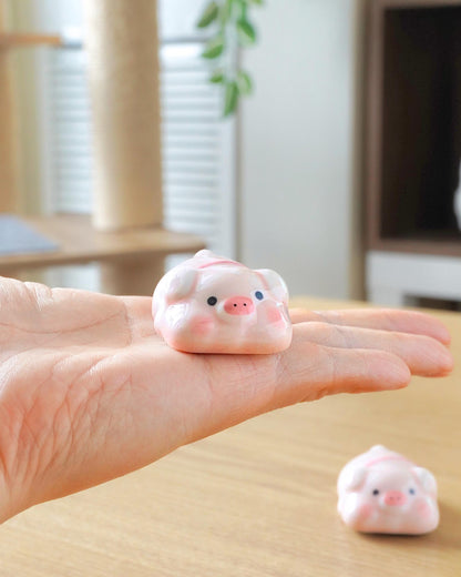 Pig Ceramic Chopstick Rest — detail view | ORAORA HOME